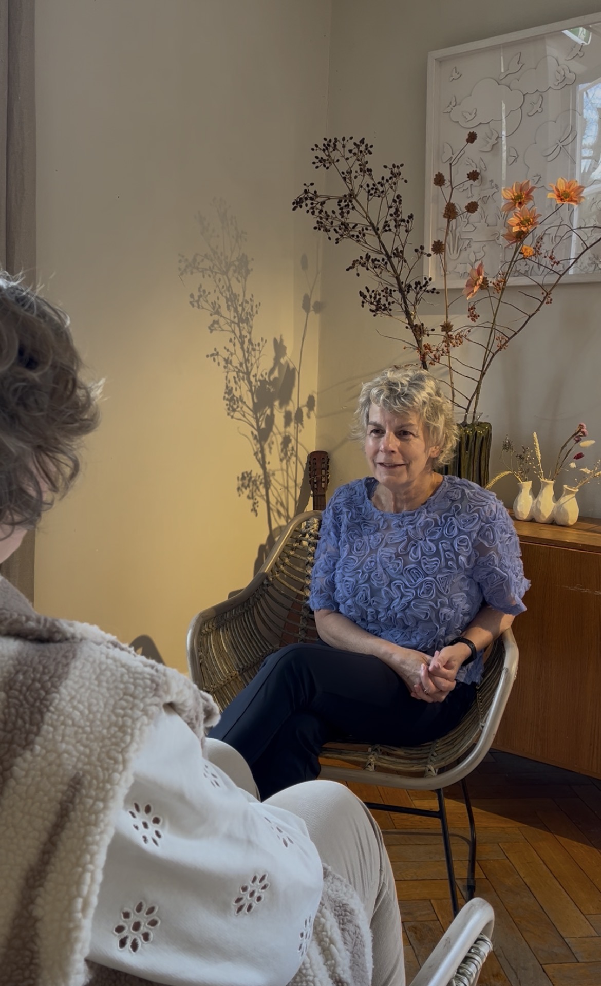 Ellen aan het werk als hypnotherapeut